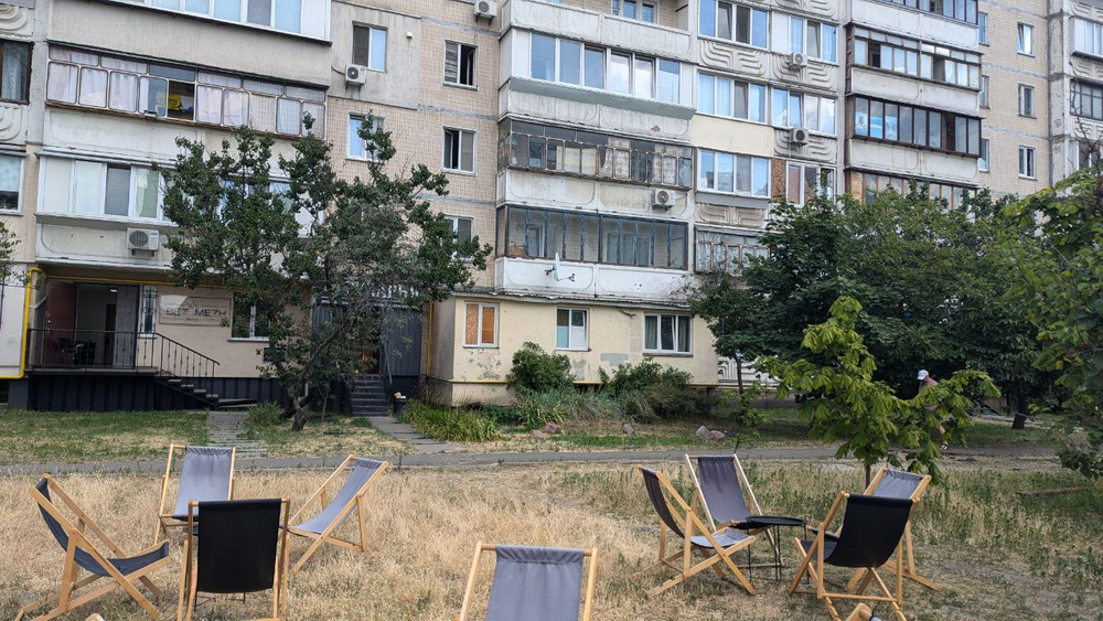 ФАСАД. ПРОДАЖ 2к квартири /масив Позняки, вул.Драгоманова,11 / ПОВЕРХ -1.